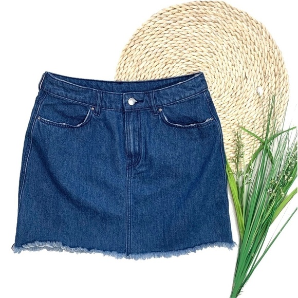 H&M Y2K fringe Raw Hem Cut off Denim Mini Skirt Size 6 - Picture 2 of 12